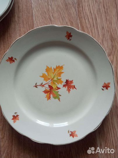 Тарелки из сервиза Кленовый лист