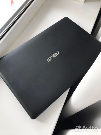 Ноутбук asus