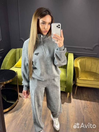 Вельветовый костюм Prada женский