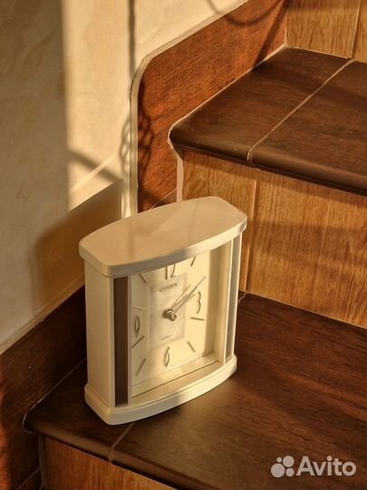 Кварцевые настольные часы citizen