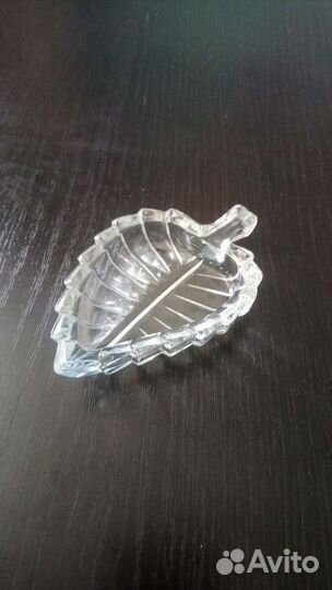 Стеклянный листочек