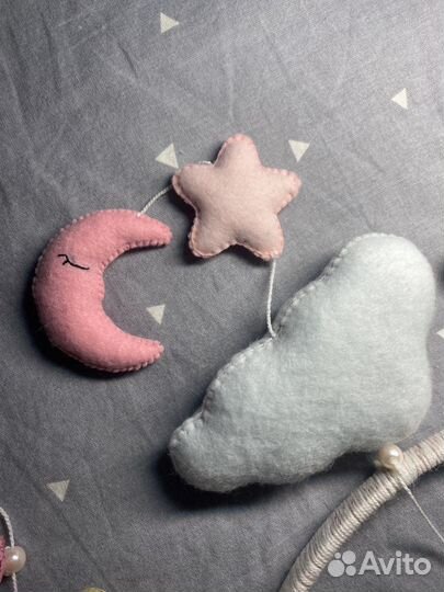 Мобиль на кроватку из фетра