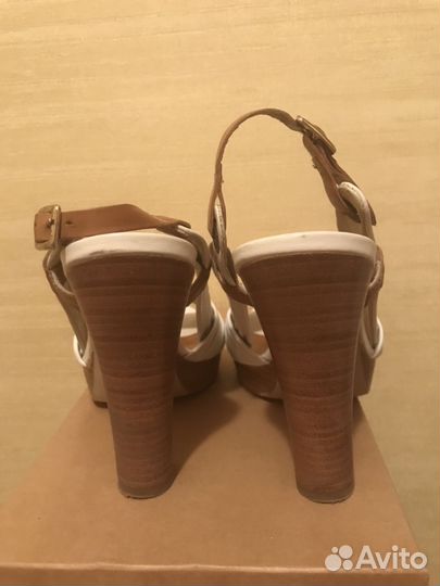 Босоножки DGM белые кожаные