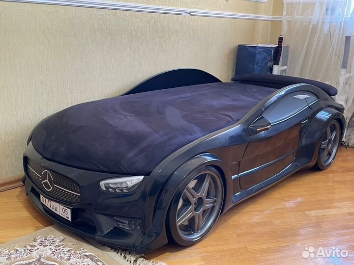 Детская кровать машина