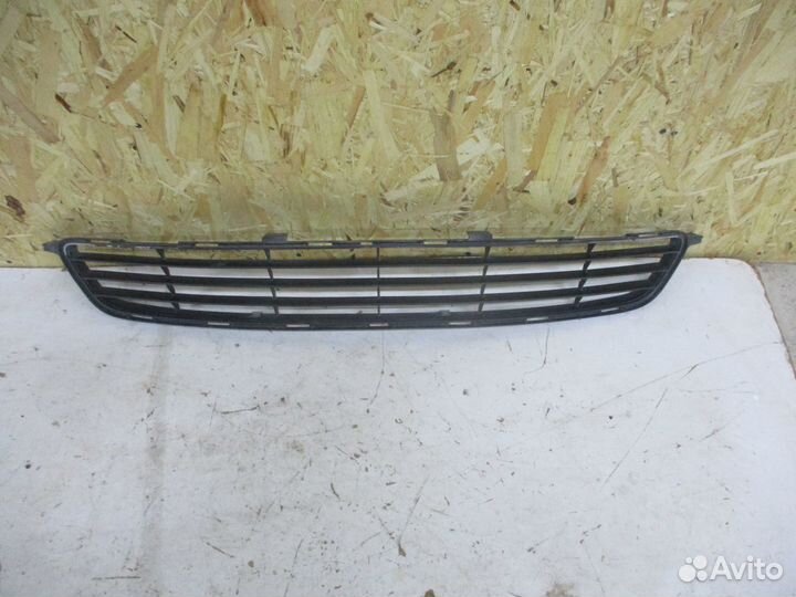 Нижняя решетка бампера Тойота Королла 150
