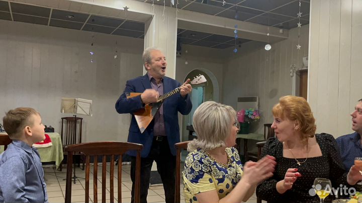 Ведущий тамада, дискотека, живой вокал