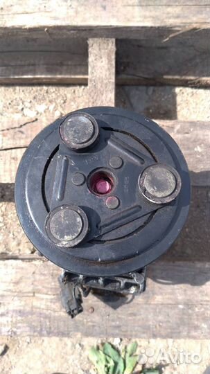 Компрессор кондиционера Mazda 6 лифтбек 2.0 2006