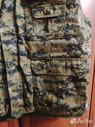 Жилет утепленный камуфлированный с карманами