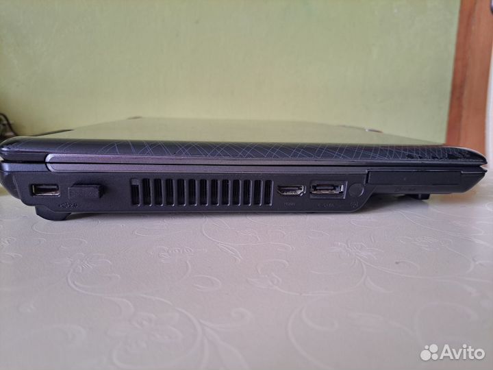 Asus Z97V 120gb ssd/4gb RAM/geforce 9658m 1gb