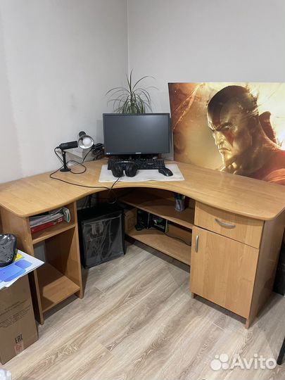 Компьютерный стол