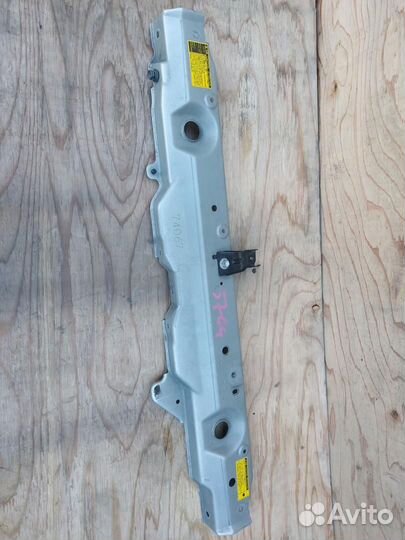 Кронштейн (крепление) радиатора верхний Toyota 2