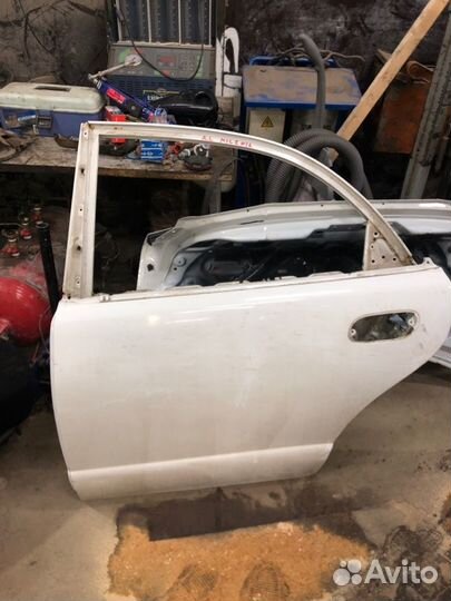 Дверь боковая задняя левая Mazda Millenia