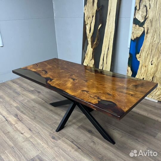 Стол из эпоксидной смолы