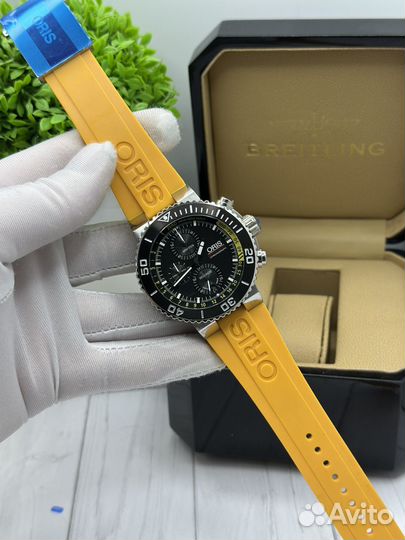 Мужские наручные часы на каучуковом браслете