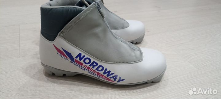 Лыжные ботинки