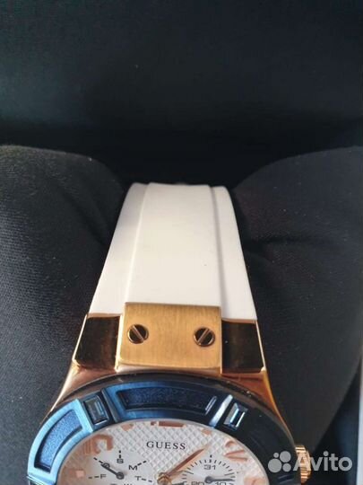 Часы guess