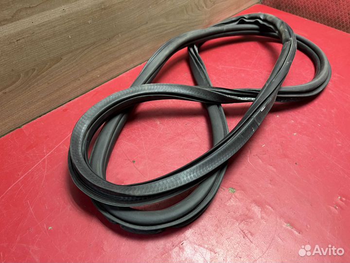 Уплотнитель задней двери Volkswagen Polo (6R1 Sed