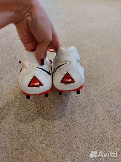 Футбольный буцы