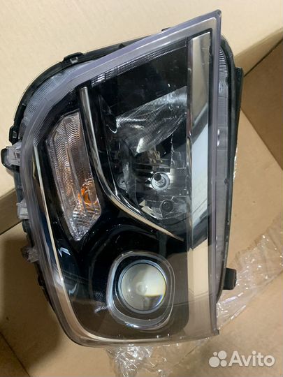 Фара левая на Hyundai H-1 921014H610