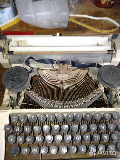 Печатная пишущая машинка