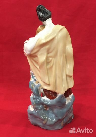 Статуэтка фарфоровая. Майская ночь. СССР