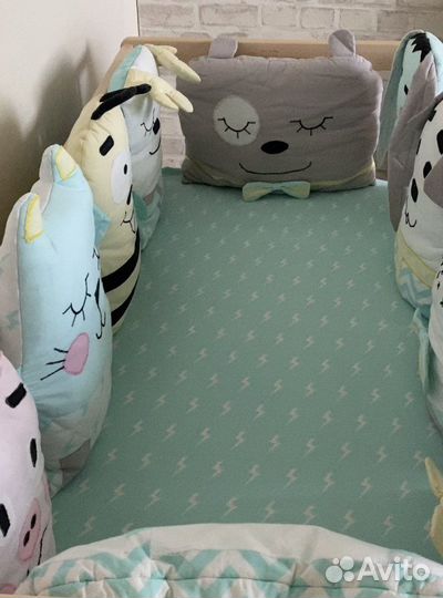 Бортики в детскую кроватку,подушки животные