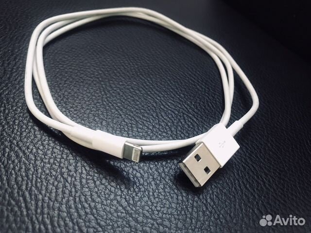 Кабель с разъемом Lightning на iPhone