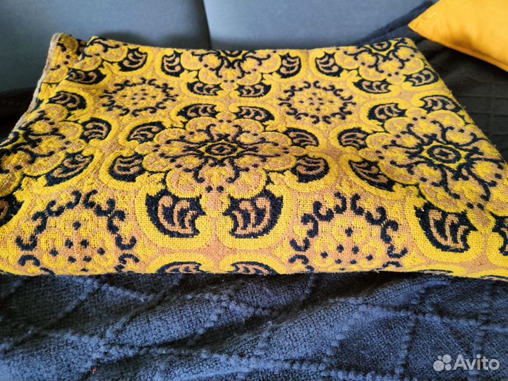 Пледы и покрывало