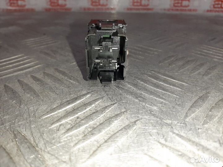 Кнопка аварийной сигнализации Volkswagen Golf Plus