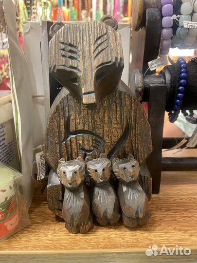 Медведица с медвежатами