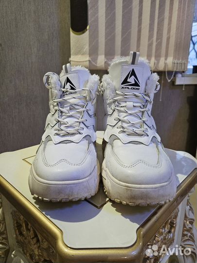 Зимние кроссовки 38