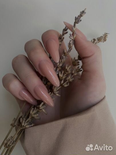 Маникюр руками мужчины