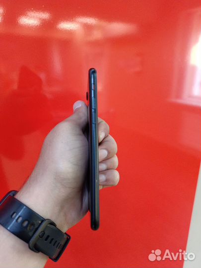 Телефон iPhone se 2020