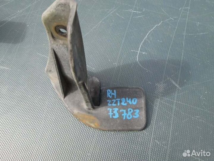 Брызговик задний правый Toyota Allion ZZT240