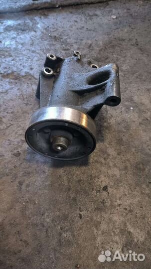 Кронштейн термомуфты Audi 100c4 2.3