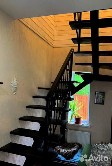 Лестница с забежными ступенями в коттедж