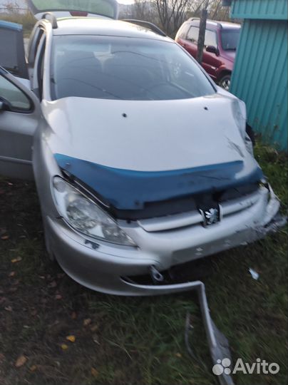 Peugeot 307 2.0 МТ, 2004, битый, 311 111 км