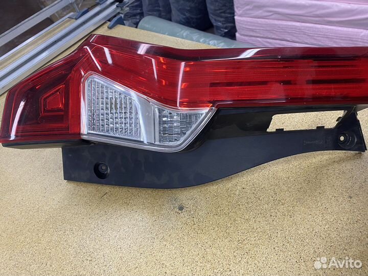 Фонарь задний правый Mitsubishi Pajero Sport