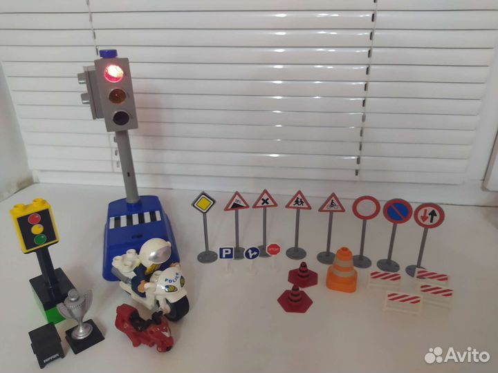 Набор игрушек дорожные знаки
