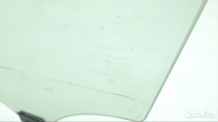 Стекло двери переднее правое Toyota Camry ACV40