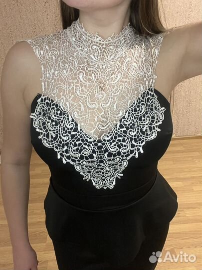 Платье 42 с открытой спиной и баской вечернее