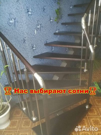 Лестница на металлокаркасе с поворотом