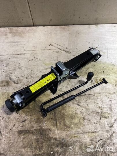 Домкрат Audi A4 8K2 CDH 2007-2011