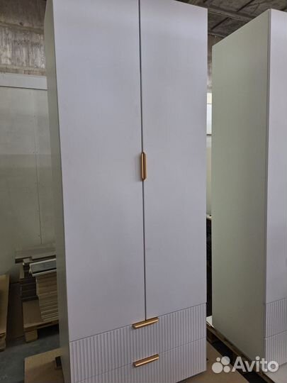 Шкаф белый