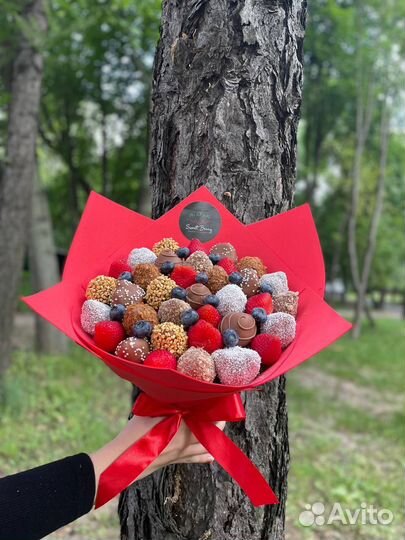 Букеты и наборы для любимых на праздник Москва