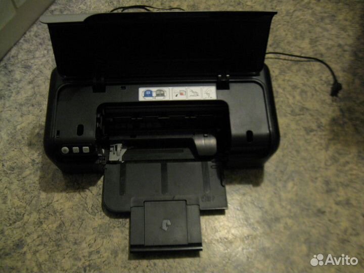 Цветной принтер HP D2460 (треб. замены картриджа)