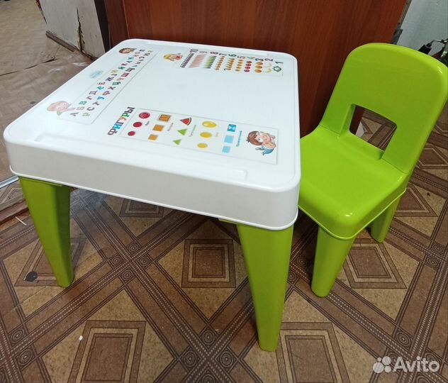 Детский столик и стульчик