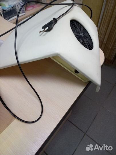 Вытяжка для маникюра, подставка для рук, лампа уф