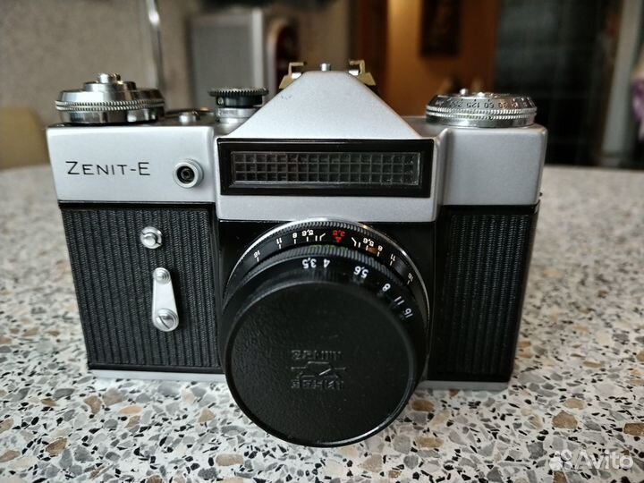 Зеркальный фотоаппарат Зенит-Е СССР