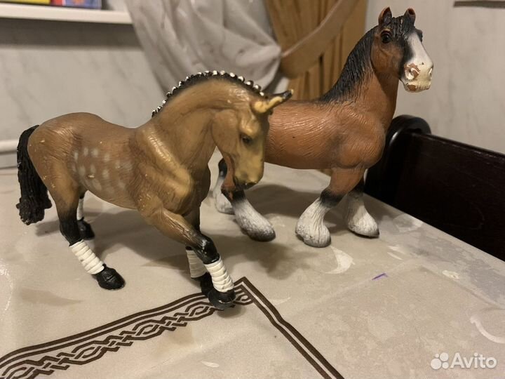 Фигурки лошадей